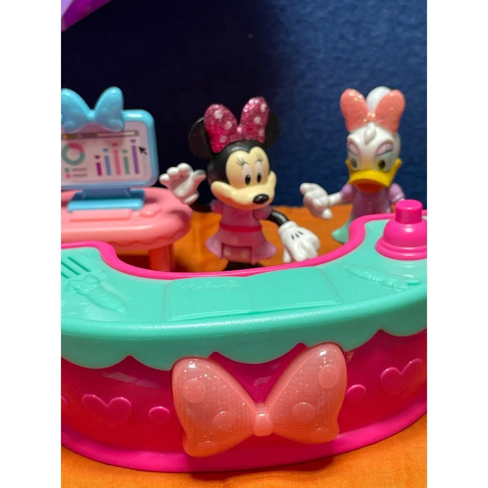 Disney Minnie Mouse Daisy Duck Bow-Tique Furniture Figures Lot Beds Slide Desk‎